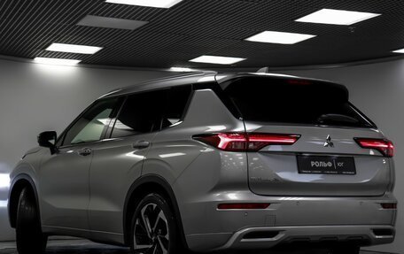 Mitsubishi Outlander, 2023 год, 3 915 000 рублей, 25 фотография