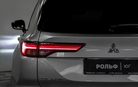 Mitsubishi Outlander, 2023 год, 3 915 000 рублей, 29 фотография