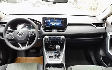 Toyota RAV4, 2023 год, 3 707 000 рублей, 14 фотография