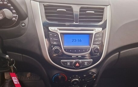 Hyundai Solaris II рестайлинг, 2012 год, 850 000 рублей, 16 фотография