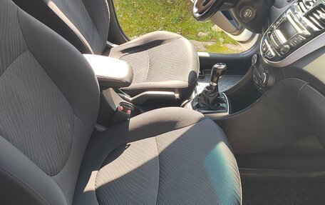 Hyundai Solaris II рестайлинг, 2016 год, 890 000 рублей, 21 фотография