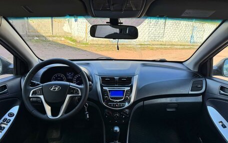 Hyundai Solaris II рестайлинг, 2013 год, 640 000 рублей, 10 фотография