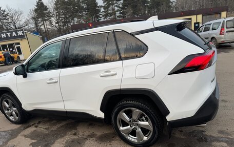 Toyota RAV4, 2021 год, 2 950 000 рублей, 3 фотография