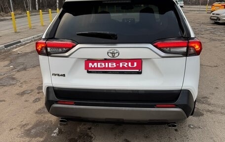 Toyota RAV4, 2021 год, 2 950 000 рублей, 5 фотография