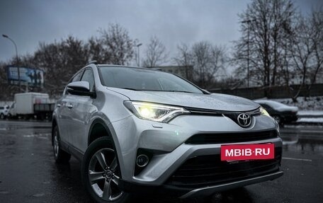 Toyota RAV4, 2018 год, 2 000 000 рублей, 10 фотография