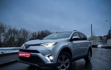 Toyota RAV4, 2018 год, 2 000 000 рублей, 2 фотография