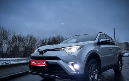Toyota RAV4, 2018 год, 2 000 000 рублей, 16 фотография