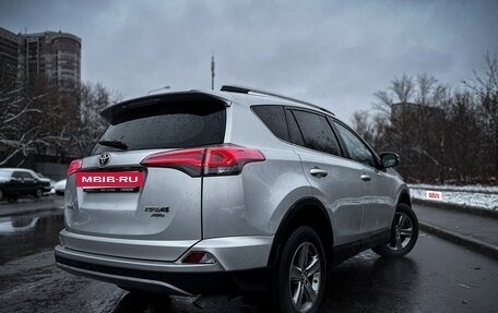 Toyota RAV4, 2018 год, 2 000 000 рублей, 14 фотография