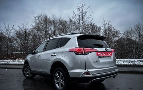 Toyota RAV4, 2018 год, 2 000 000 рублей, 12 фотография
