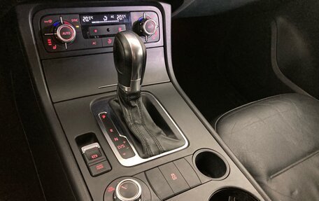 Volkswagen Touareg III, 2012 год, 1 625 000 рублей, 21 фотография
