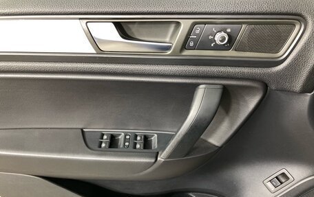 Volkswagen Touareg III, 2012 год, 1 625 000 рублей, 16 фотография