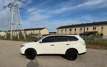 Mitsubishi Outlander III рестайлинг 3, 2012 год, 1 190 000 рублей, 2 фотография