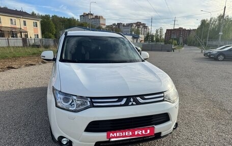 Mitsubishi Outlander III рестайлинг 3, 2012 год, 1 190 000 рублей, 3 фотография