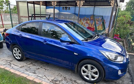 Hyundai Solaris II рестайлинг, 2011 год, 610 000 рублей, 2 фотография