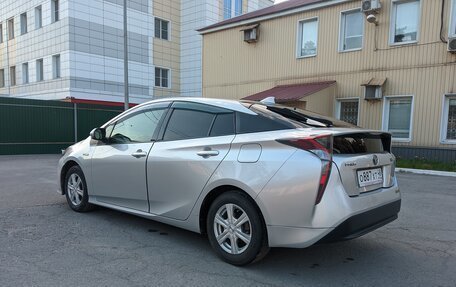 Toyota Prius IV XW50, 2016 год, 1 590 000 рублей, 3 фотография