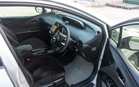 Toyota Prius IV XW50, 2016 год, 1 590 000 рублей, 7 фотография