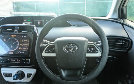 Toyota Prius IV XW50, 2016 год, 1 590 000 рублей, 11 фотография
