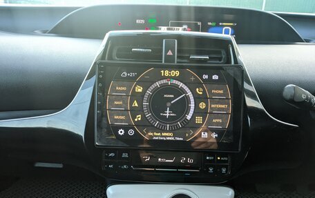 Toyota Prius IV XW50, 2016 год, 1 590 000 рублей, 12 фотография