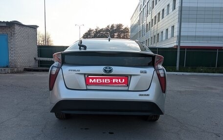 Toyota Prius IV XW50, 2016 год, 1 590 000 рублей, 5 фотография