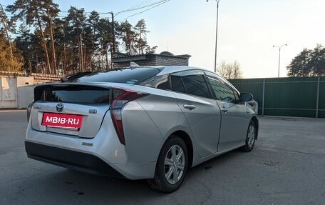 Toyota Prius IV XW50, 2016 год, 1 590 000 рублей, 2 фотография