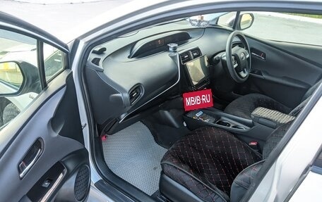Toyota Prius IV XW50, 2016 год, 1 590 000 рублей, 8 фотография