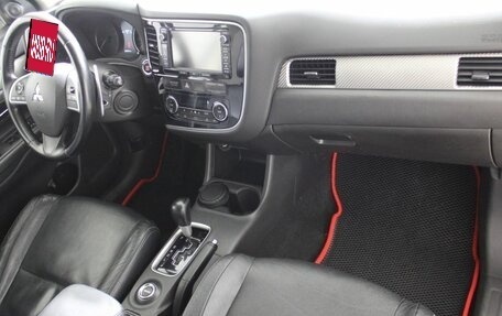Mitsubishi Outlander III рестайлинг 3, 2013 год, 1 320 000 рублей, 14 фотография