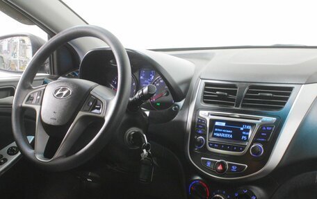 Hyundai Solaris II рестайлинг, 2015 год, 855 000 рублей, 9 фотография