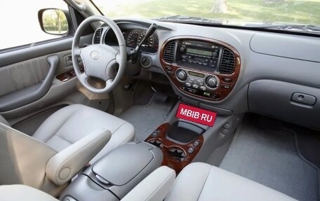 Toyota Sequoia II рестайлинг, 2005 год, 2 950 000 рублей, 1 фотография