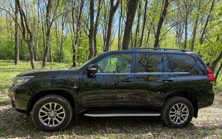 Toyota Land Cruiser Prado 150 рестайлинг 2, 2018 год, 7 000 000 рублей, 3 фотография