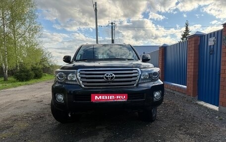 Toyota Land Cruiser 200, 2014 год, 3 300 000 рублей, 2 фотография