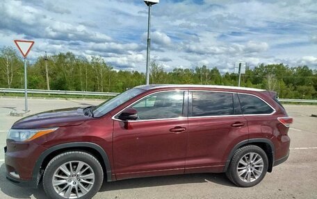 Toyota Highlander III, 2015 год, 3 000 000 рублей, 2 фотография