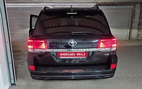 Toyota Land Cruiser 200, 2016 год, 5 900 000 рублей, 2 фотография