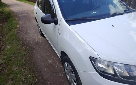 Renault Logan II, 2017 год, 985 000 рублей, 5 фотография