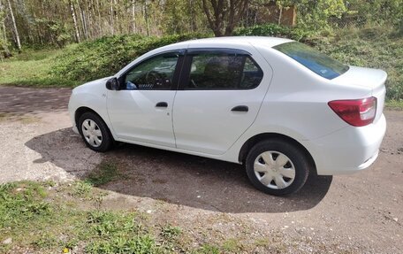 Renault Logan II, 2017 год, 985 000 рублей, 2 фотография