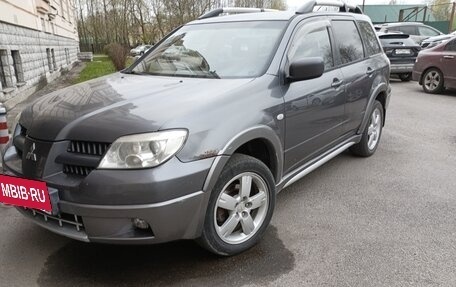Mitsubishi Outlander III рестайлинг 3, 2005 год, 535 000 рублей, 2 фотография