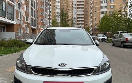 KIA Rio IV, 2018 год, 1 250 000 рублей, 3 фотография