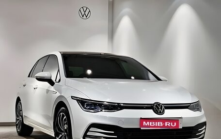 Volkswagen Golf VIII, 2023 год, 3 180 000 рублей, 1 фотография