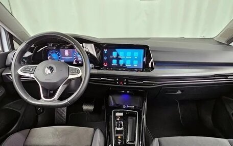 Volkswagen Golf VIII, 2023 год, 3 180 000 рублей, 15 фотография