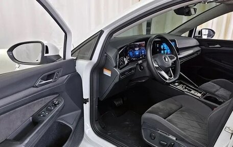 Volkswagen Golf VIII, 2023 год, 3 180 000 рублей, 10 фотография
