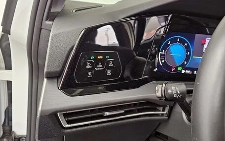 Volkswagen Golf VIII, 2023 год, 3 180 000 рублей, 14 фотография