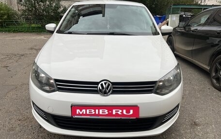Volkswagen Polo VI (EU Market), 2013 год, 890 000 рублей, 4 фотография