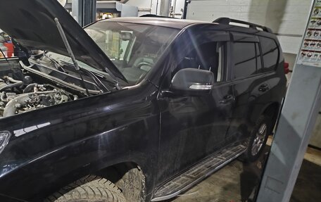 Toyota Land Cruiser Prado 150 рестайлинг 2, 2010 год, 2 700 000 рублей, 1 фотография
