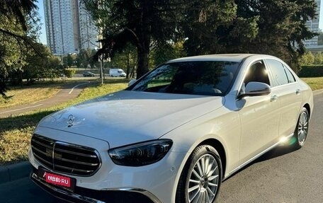 Mercedes-Benz E-Класс, 2021 год, 4 750 000 рублей, 1 фотография