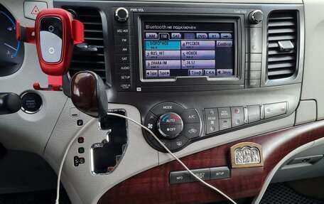 Toyota Sienna III, 2013 год, 2 950 000 рублей, 5 фотография