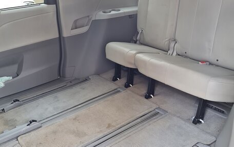 Toyota Sienna III, 2013 год, 2 950 000 рублей, 12 фотография