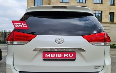 Toyota Sienna III, 2013 год, 2 950 000 рублей, 9 фотография