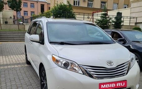 Toyota Sienna III, 2013 год, 2 950 000 рублей, 11 фотография