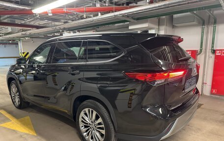 Toyota Highlander, 2024 год, 5 990 000 рублей, 2 фотография