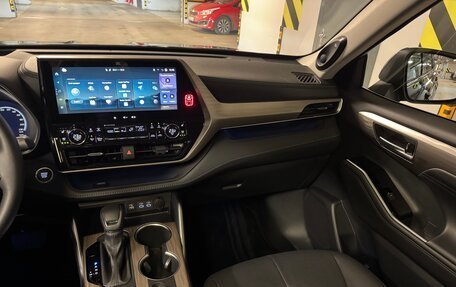 Toyota Highlander, 2024 год, 5 990 000 рублей, 4 фотография