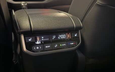 Toyota Highlander, 2024 год, 5 990 000 рублей, 14 фотография